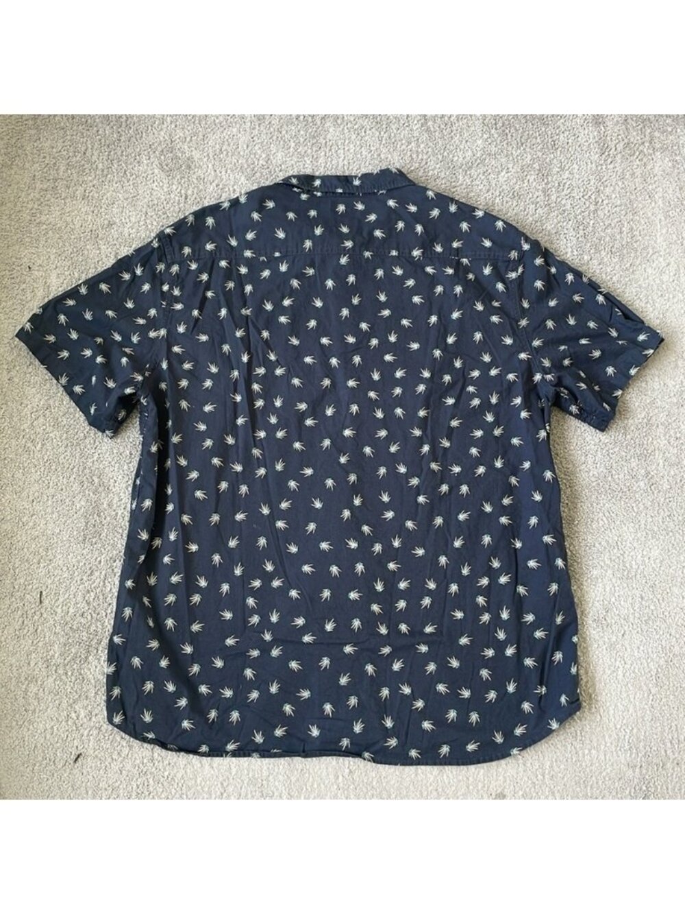 VGC Quicksilver Navy Button Down Short Sleeve Shirt - Size XXL - Picture 2 of 4